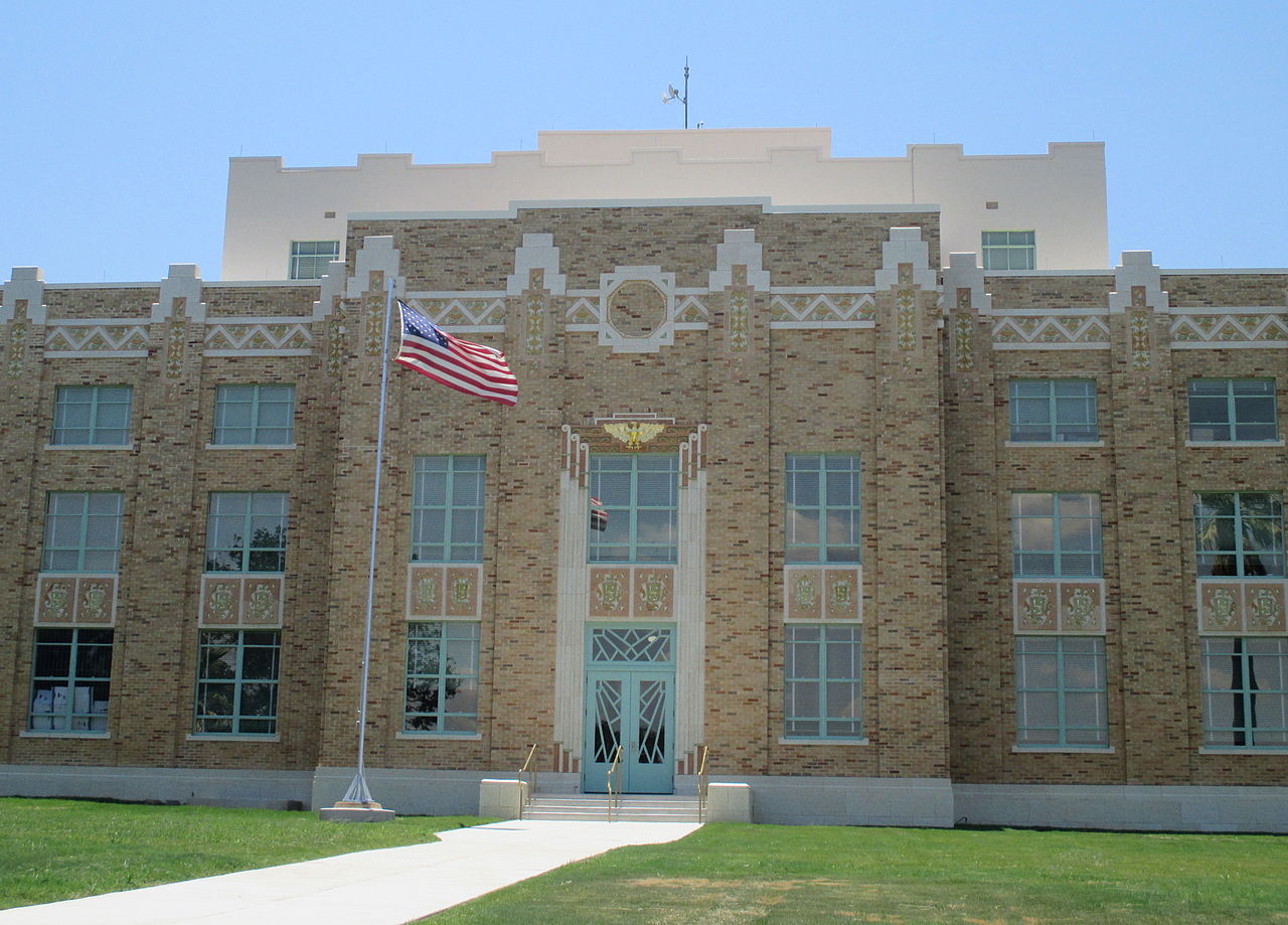 1280px-2013_la_salle_county_tx_courthouse_photo_img_7718_1