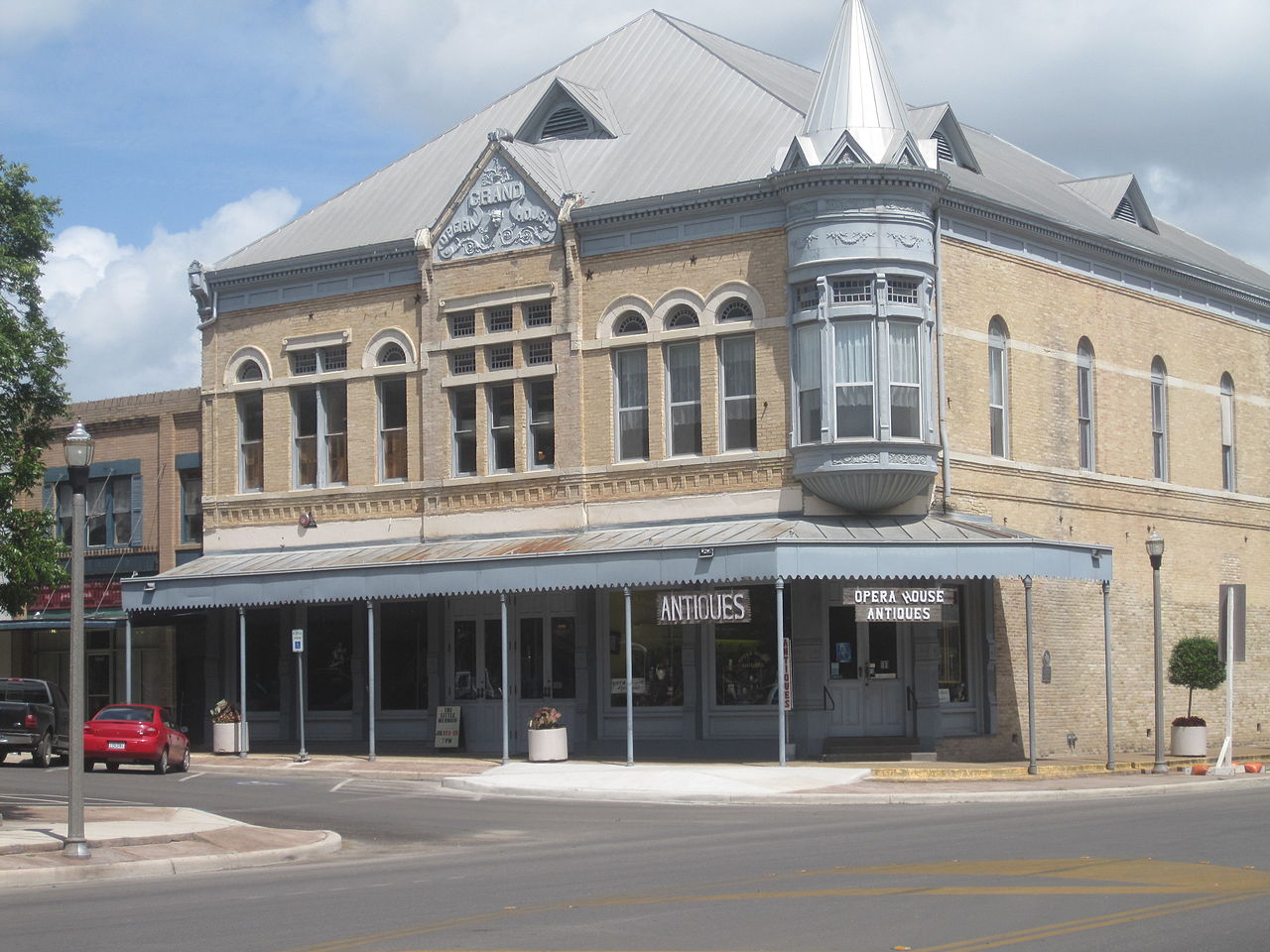 1280px-grand_opera_house_uvalde_tx_img_4261