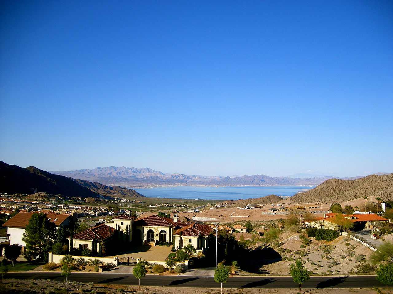 1280px-Boulder_City,_View_of_Lake_Mead