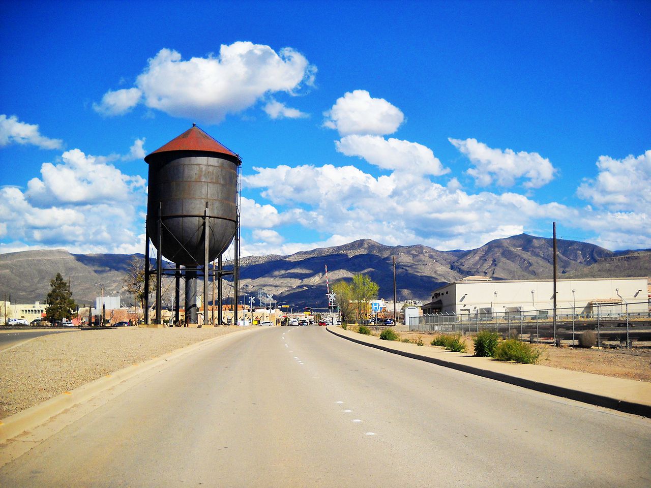Water_Tower_Tenth_Street