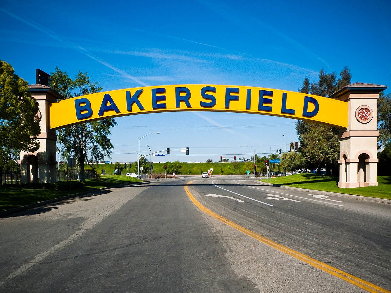 1280px-Bakersfield_CA_-_sign